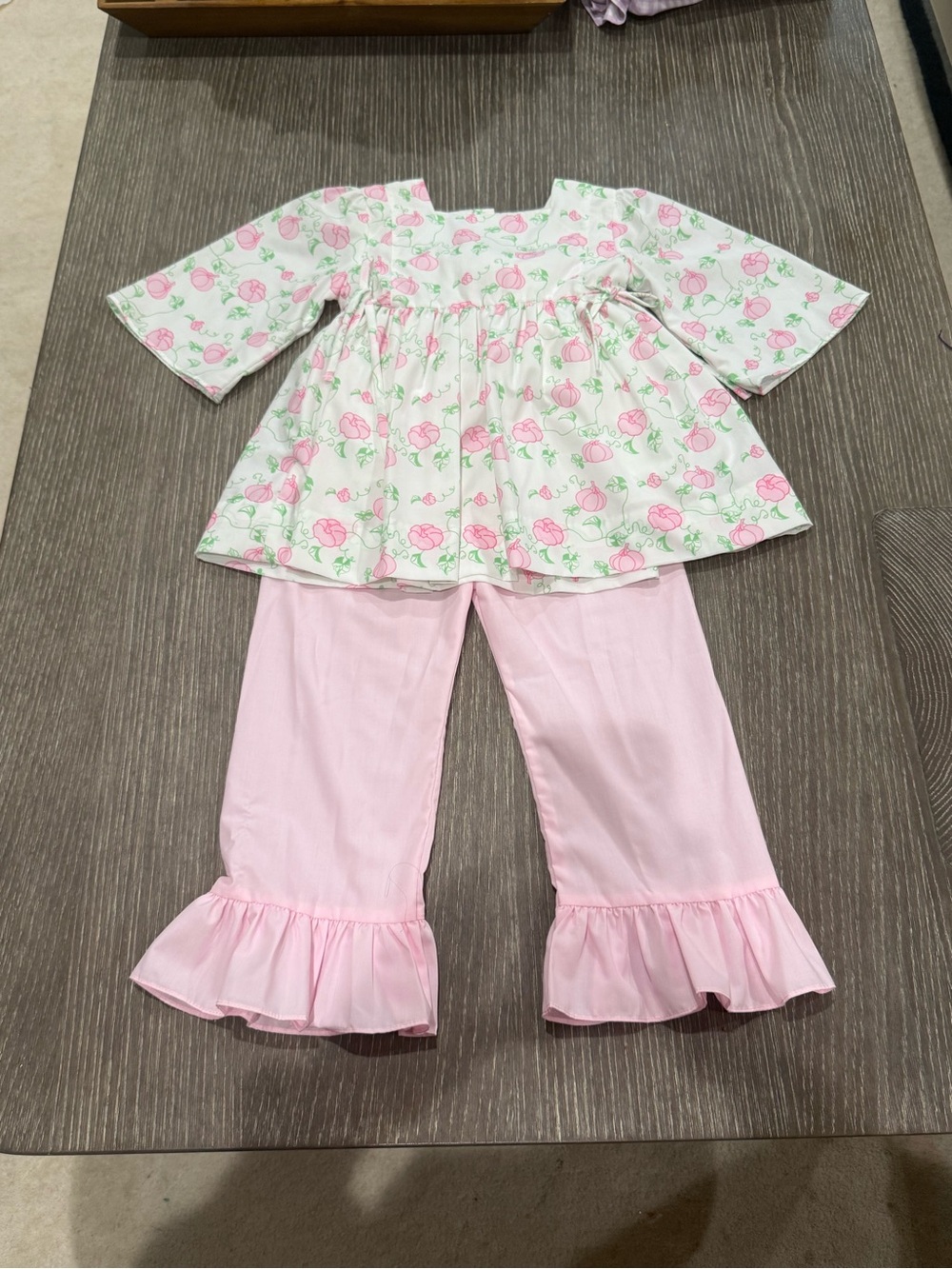 Like new size 4 Eliza James Kids smocked pumpkin Top and Ruffle Pants Set